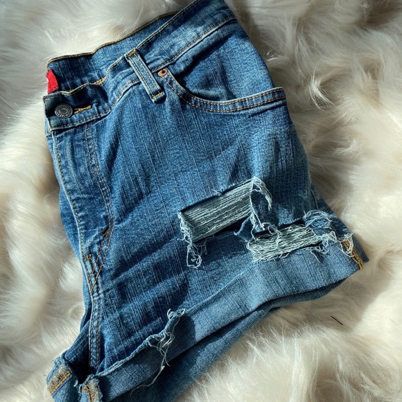 Hand distressed Levi’s cutoff denim shorts - Picture 4 of 4